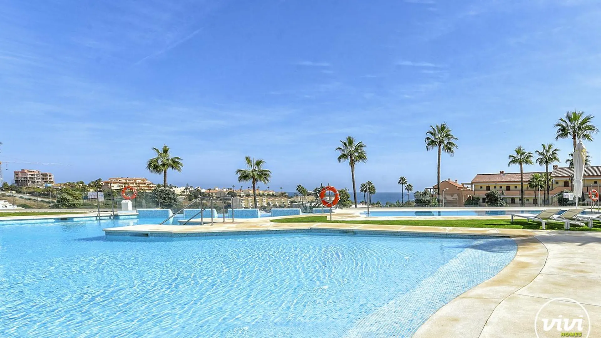 Vivi Homes - Olivera Pool, Sauna, Gym, Terrace & Sea View El Faro